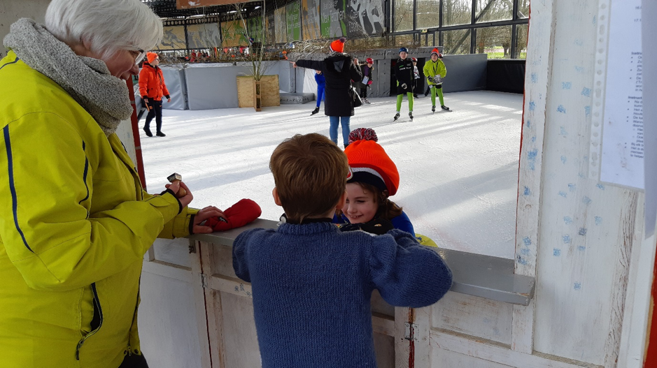 Monique en Abe druk bezig